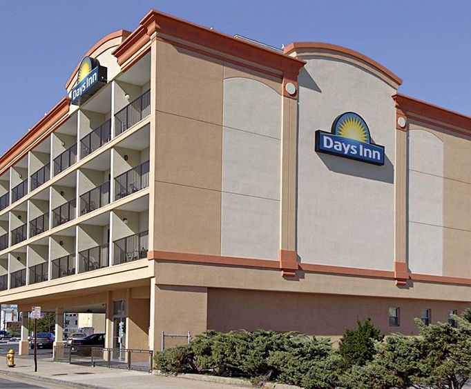 Exterior View of Days Inn Atlantic City Beachblock - Kentucky Ave