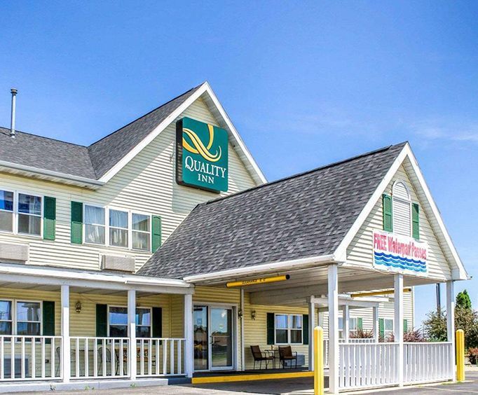 Exterior of Quality Inn Mauston