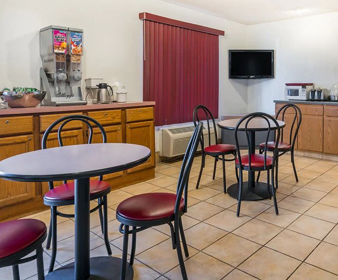 Super 8 Motel Portage Dining Photo