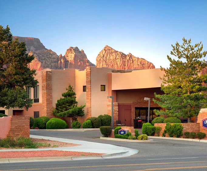 Exterior of Hampton Inn Sedona