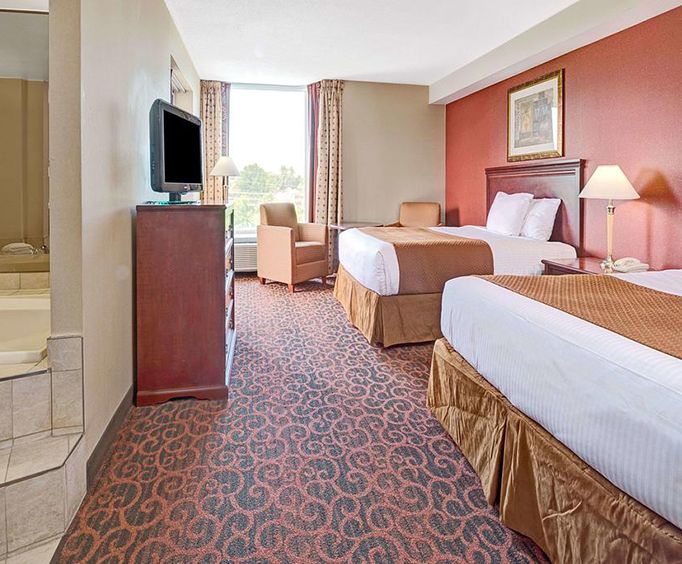 Ramada Niagara Falls Room Photos