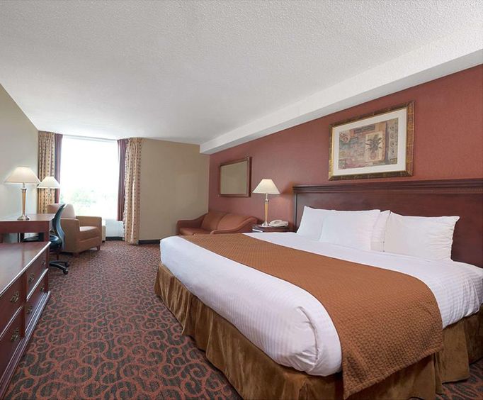 Ramada Niagara Falls Room Photos
