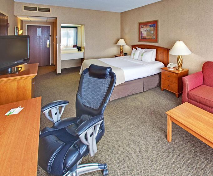 Room Photo for Holiday Inn Rapid City-Rushmore Plaza