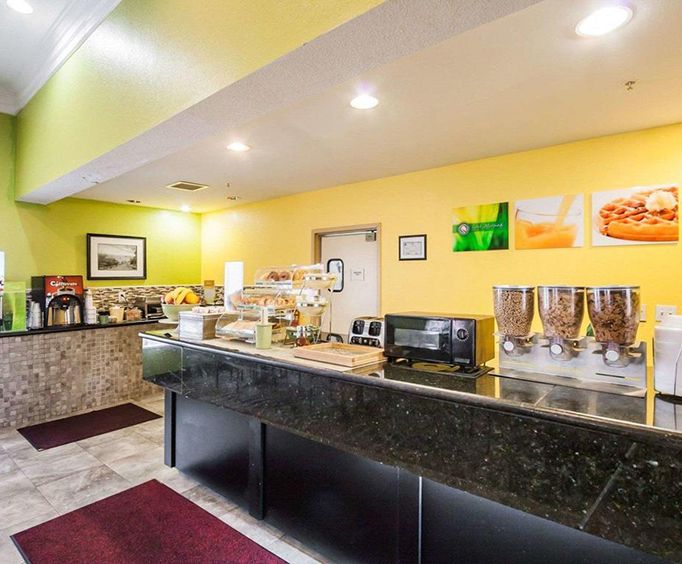 Quality Suites - Cordova TN Dining
