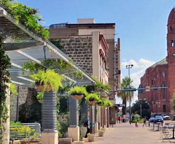 Main Plaza - Plaza De Las Islas