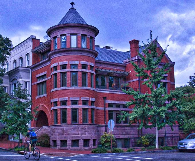 Ghosts of Georgetown Walking Tour in Washington DC
