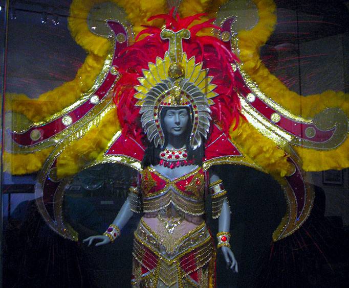 costume