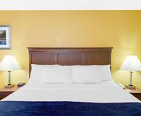 Days Inn Charleston Historic District Room Photos
