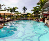 Outdoor Swimming Pool of Hotel Victor