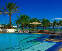 Outdoor Swimming Pool of Eden Roc Renaissance Resort & Spa