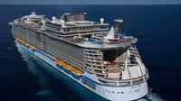 Cruise ship departure on Galveston Harbor