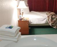 Photo of Starlite Budget Inn Mackinaw City Room