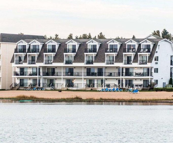 Quality Inn Suites Beachfront Mackinaw City Mi