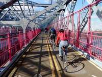 Biking across the Brooklyn Bridge
