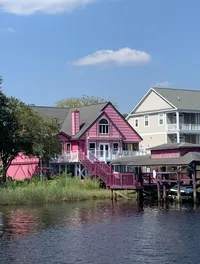 Houses on the Boa