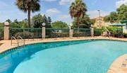 Outdoor Swimming Pool of Holiday Inn Tampa North