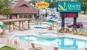 Outdoor Swimming Pool of Quality Inn & Suites at Dollywood Lane Pigeon Forge