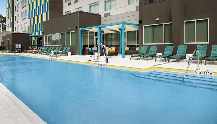 Outdoor Swimming Pool of Tru by Hilton Orlando Convention Center