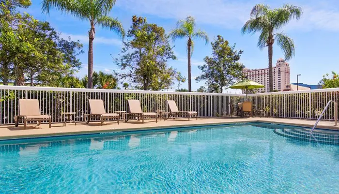 Outdoor Swimming Pool of Best Western Plus Orlando Convention Center