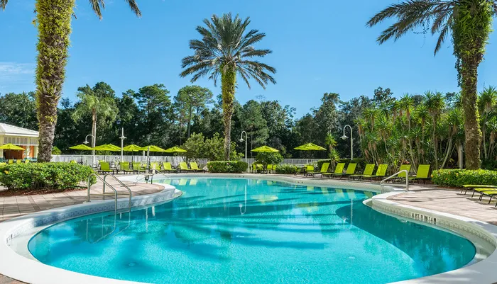 Outdoor Pool at Comfort Suites Maingate East