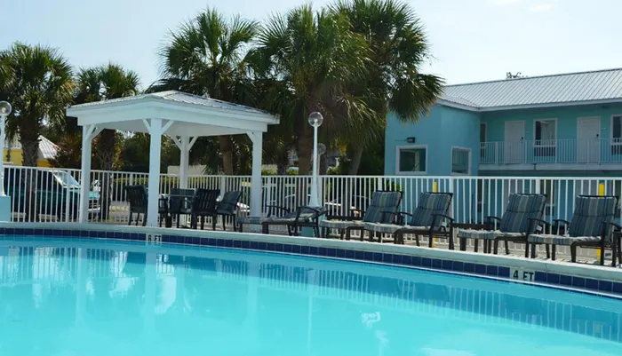 Outdoor Swimming Pool of Destin Inn and Suites
