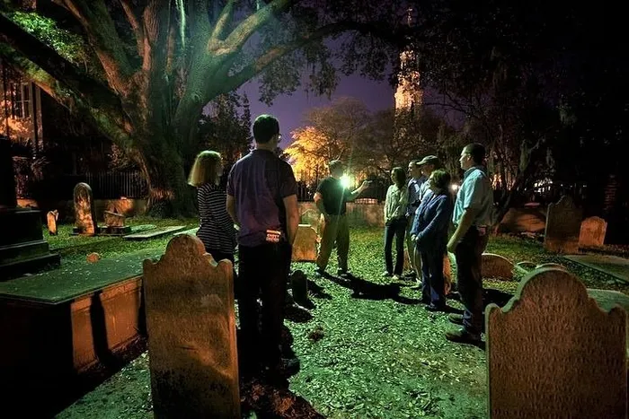 Ghost and Graveyard Tour in Charleston Photo