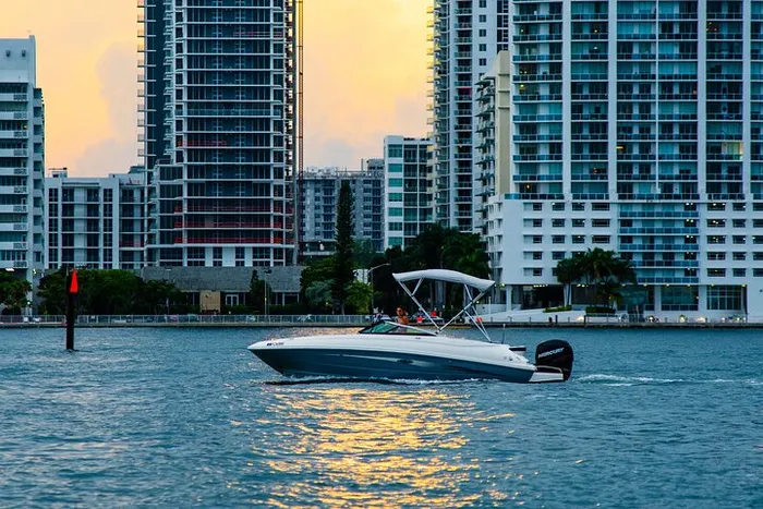Private 4 Or 6 Hour Boat Rental with Captain in Fort Lauderdale! Photo