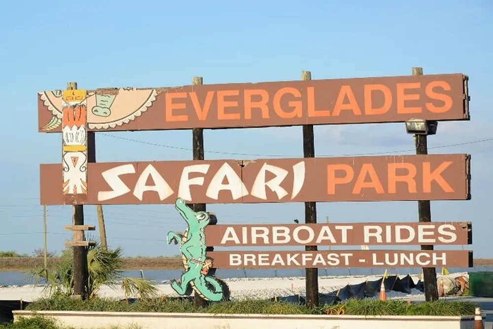 The image shows a sign for the Everglades Safari Park offering airboat rides and food services such as breakfast and lunch