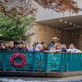 San Antonio Small Group Walking Tour with Riverwalk Boat Cruise