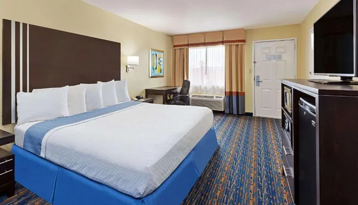 Days Inn San Antonio NorthwestSeaWorld Room Photos