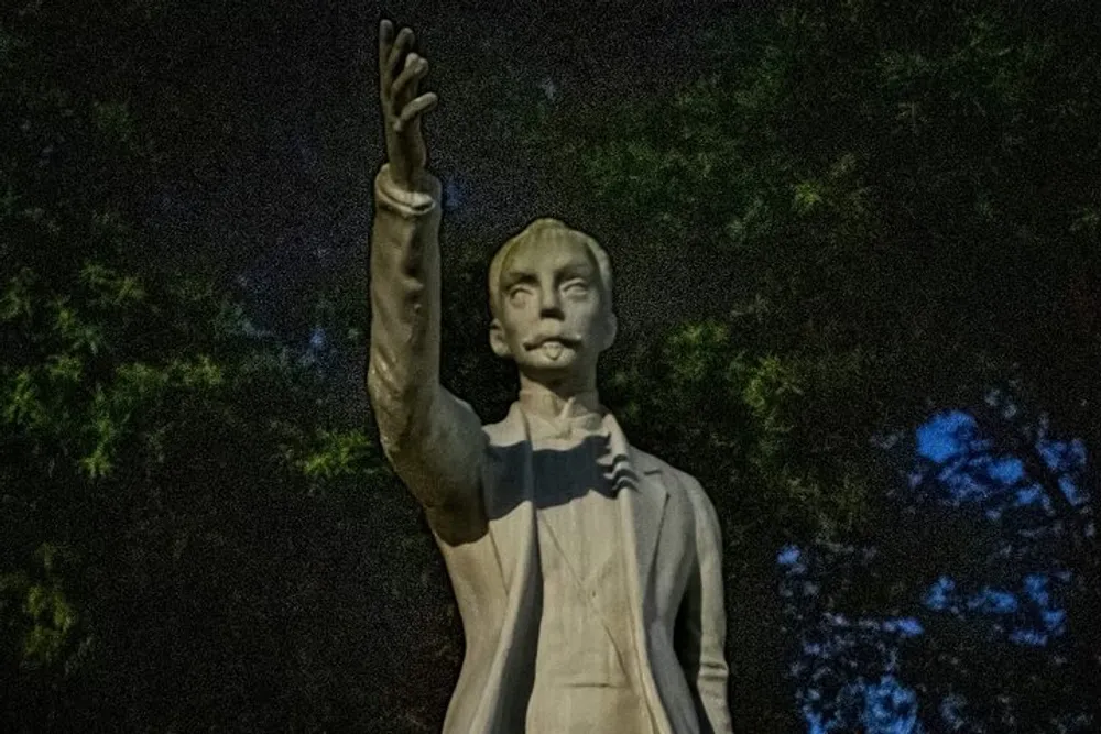 A statue of Jose Mart  2