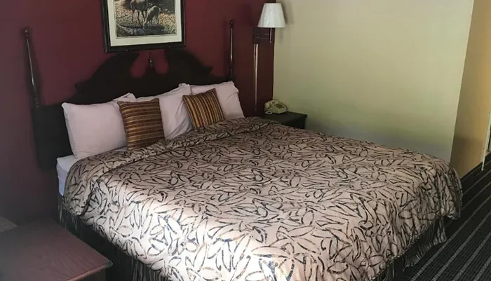 Pin Oak Parkway Inn Photo