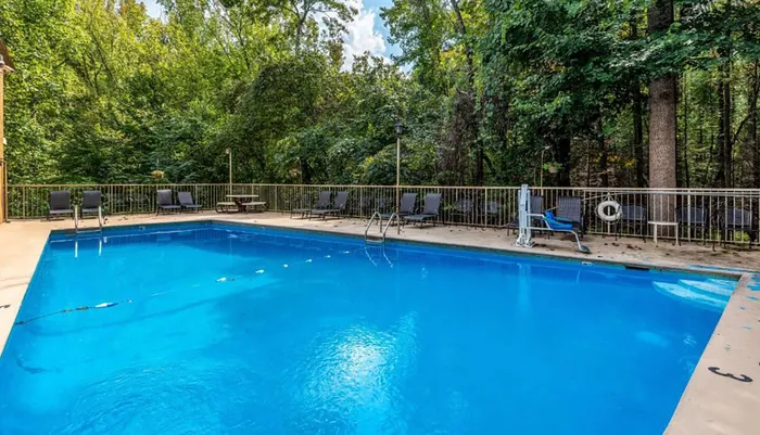Outdoor Swimming Pool of Motel 6 Gatlinburg Smoky Mountains