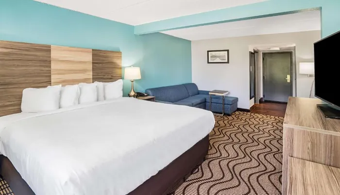 Room Photo for La Quinta Inn  Suites by Wyndham Sevierville  Kodak