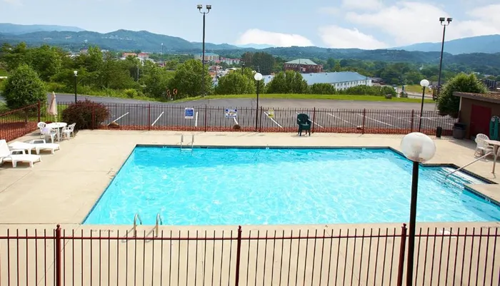 Outdoor Swimming Pool of Hotel Pigeon Forge