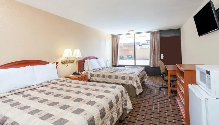 Days Inn & Suites by Wyndham Pigeon Forge Photo