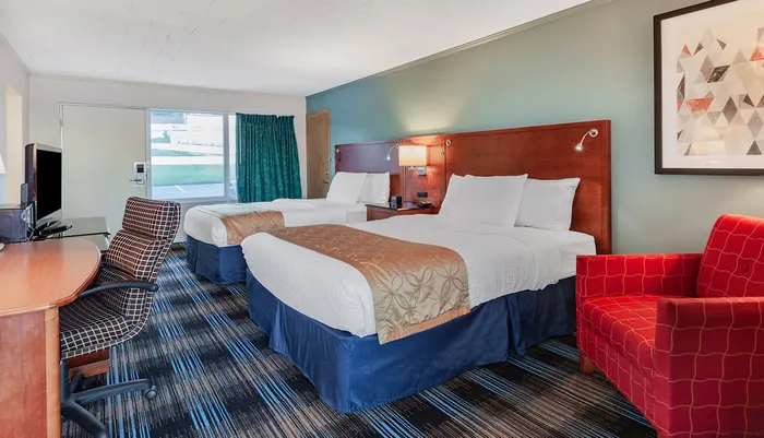 Days Inn & Suites by Wyndham St. Ignace Lakefront Photo