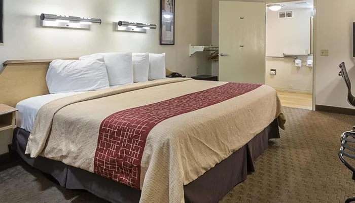 Room Photo for Red Roof Inn Memphis East