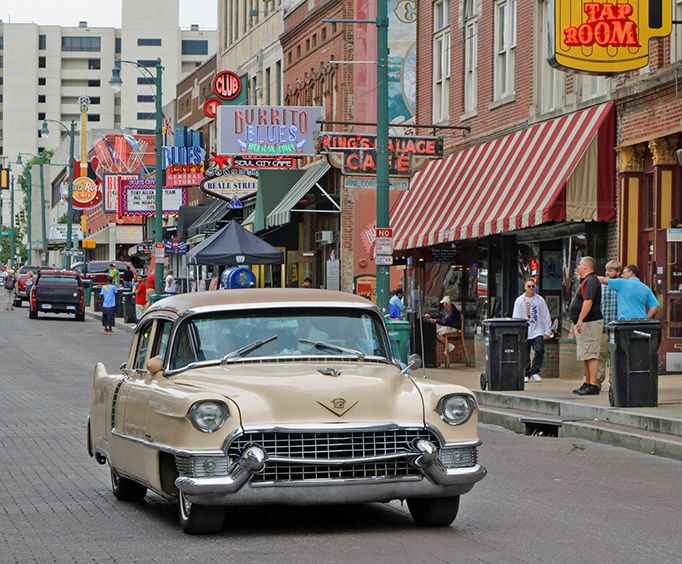 Classic Car on the Beale Street Walking Tour