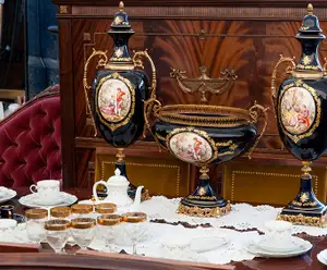 Renninger's Flea Market, Antique Center & Toy Museum